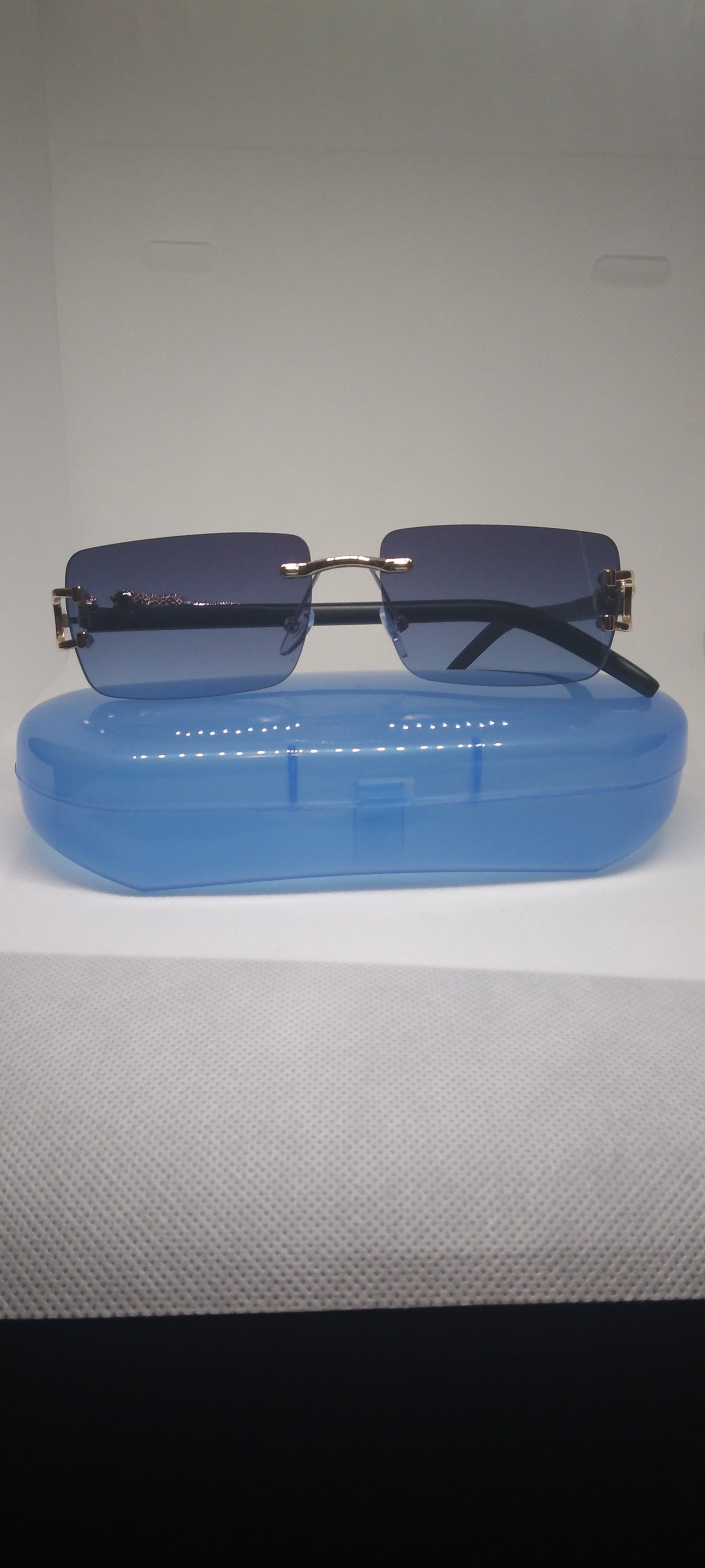 Black frame Grey-Blue lens