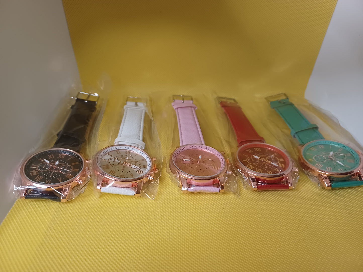 Quartz Wrist Watch Set for Men and Women, Round Zinc Alloy Case