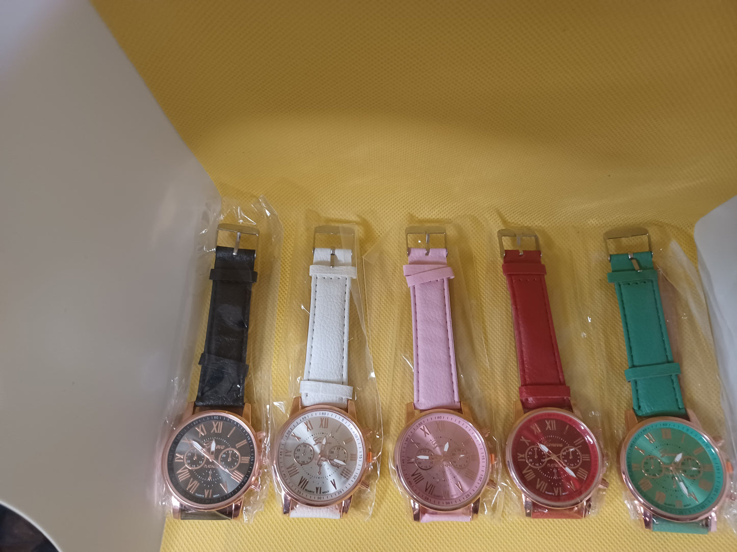 Quartz Wrist Watch Set for Men and Women, Round Zinc Alloy Case